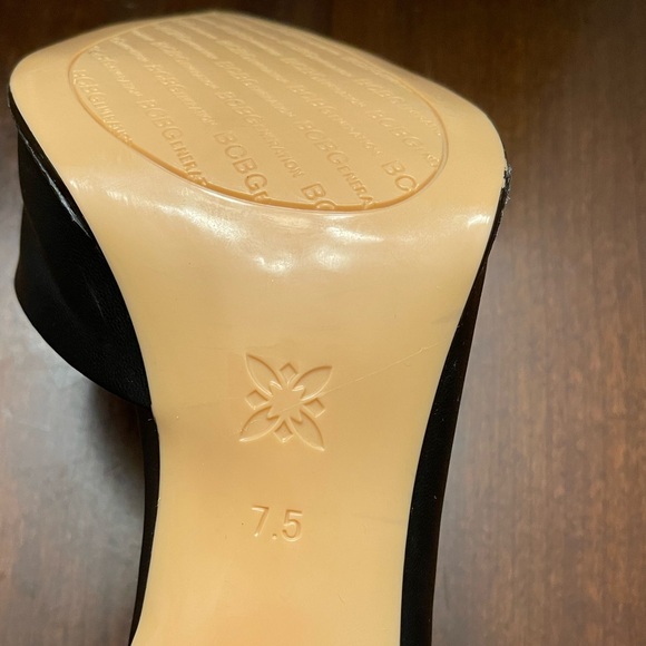 NWOT BCBGeneration
Women's Harnoy Pointed-Toe D'Orsay Pumps - Picture 9 of 10